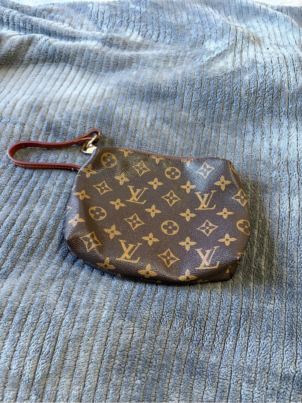Wristlet wallet/Louis Vuitton